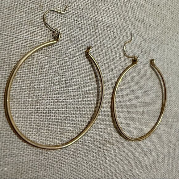 VINTAGE GOLD-PLATED OPEN HOOP EARRINGS - Picture 3 of 16